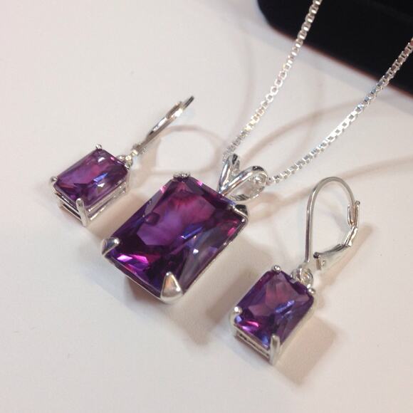 Gorgeous 18ctw Emerald Cut Alexandrite Necklace & Earrings Set - Picture 3 of 5